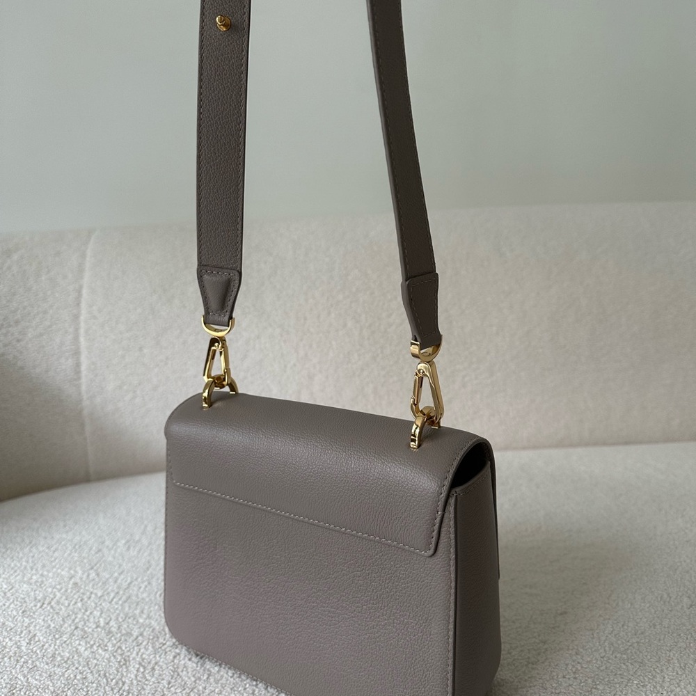 Elegant Cream Shoulder Bag - Picture 6 of 9